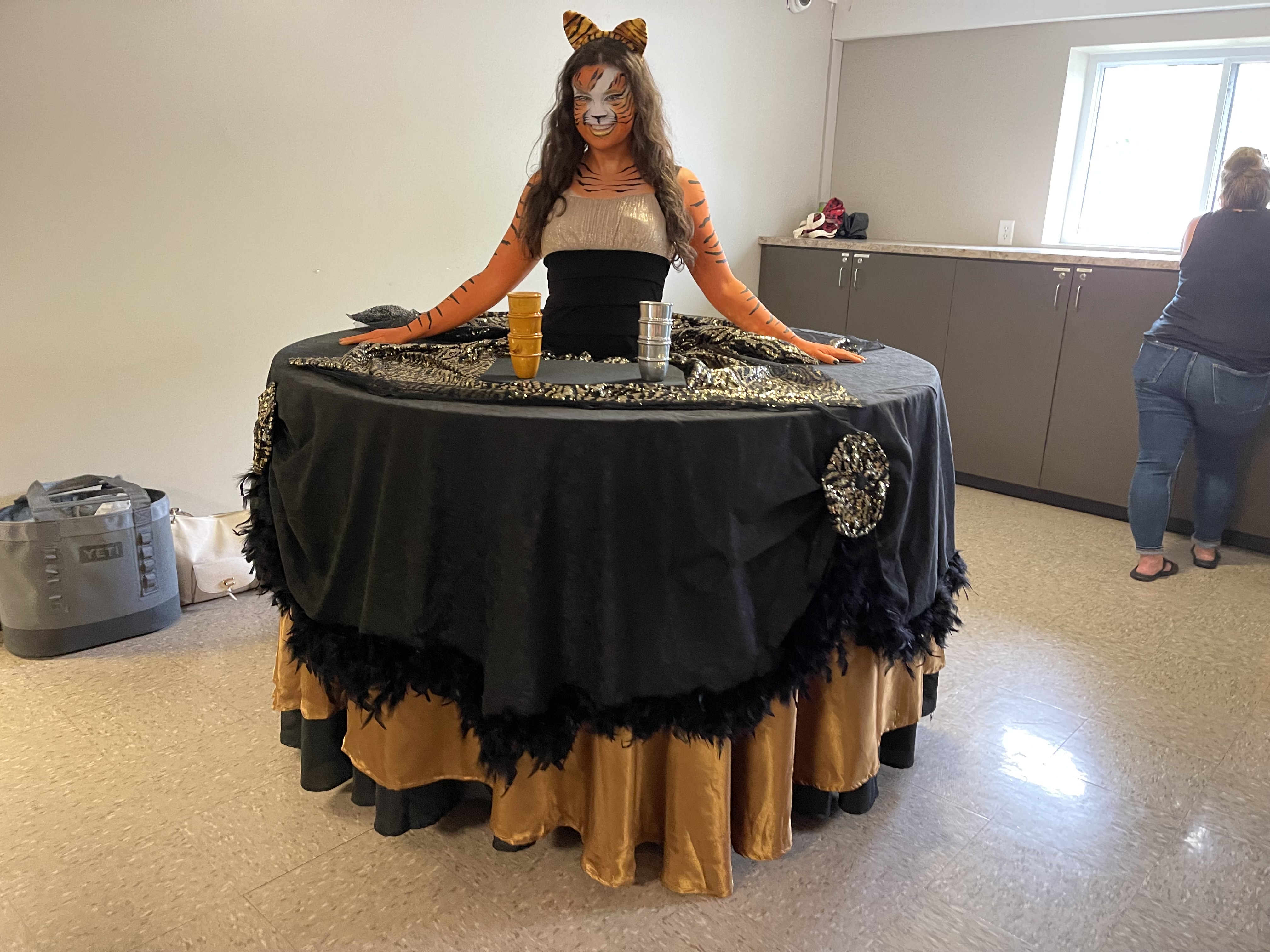 Tiger Strolling table for events in St. Louis